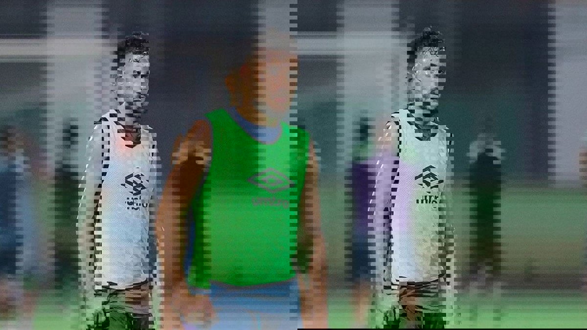 تقرير: الأهلي السعودي يبلغ يوسف بلايلي بخروجه من حسابات الفريق