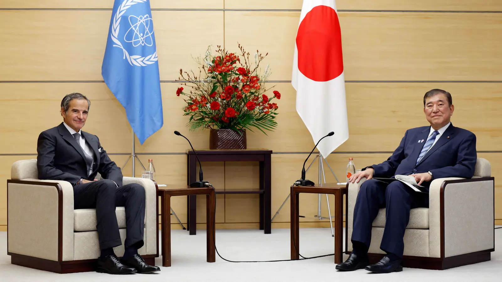 غروسي يطالب إيران بإثبات عدم سعيها لامتلاك أسلحة نووية