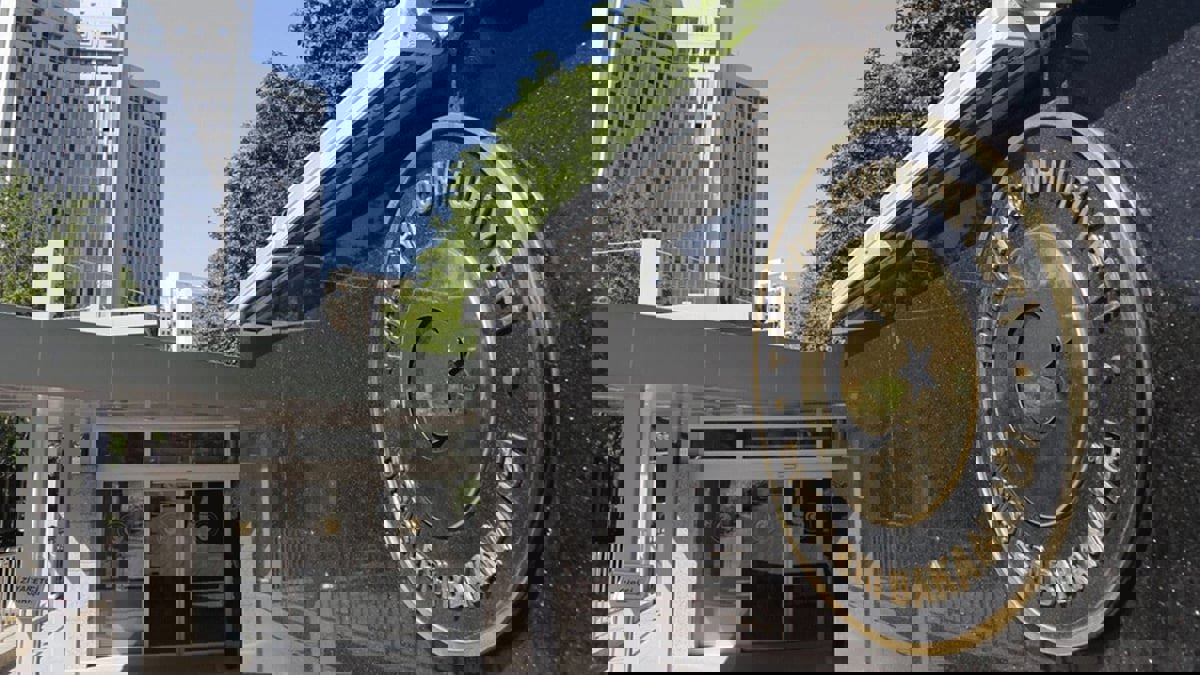 تركيا تدين إهانة علمها في طبرق (صور)