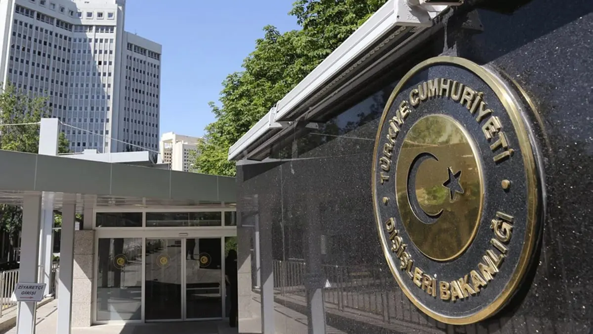 تركيا تدين إهانة علمها في طبرق (صور)