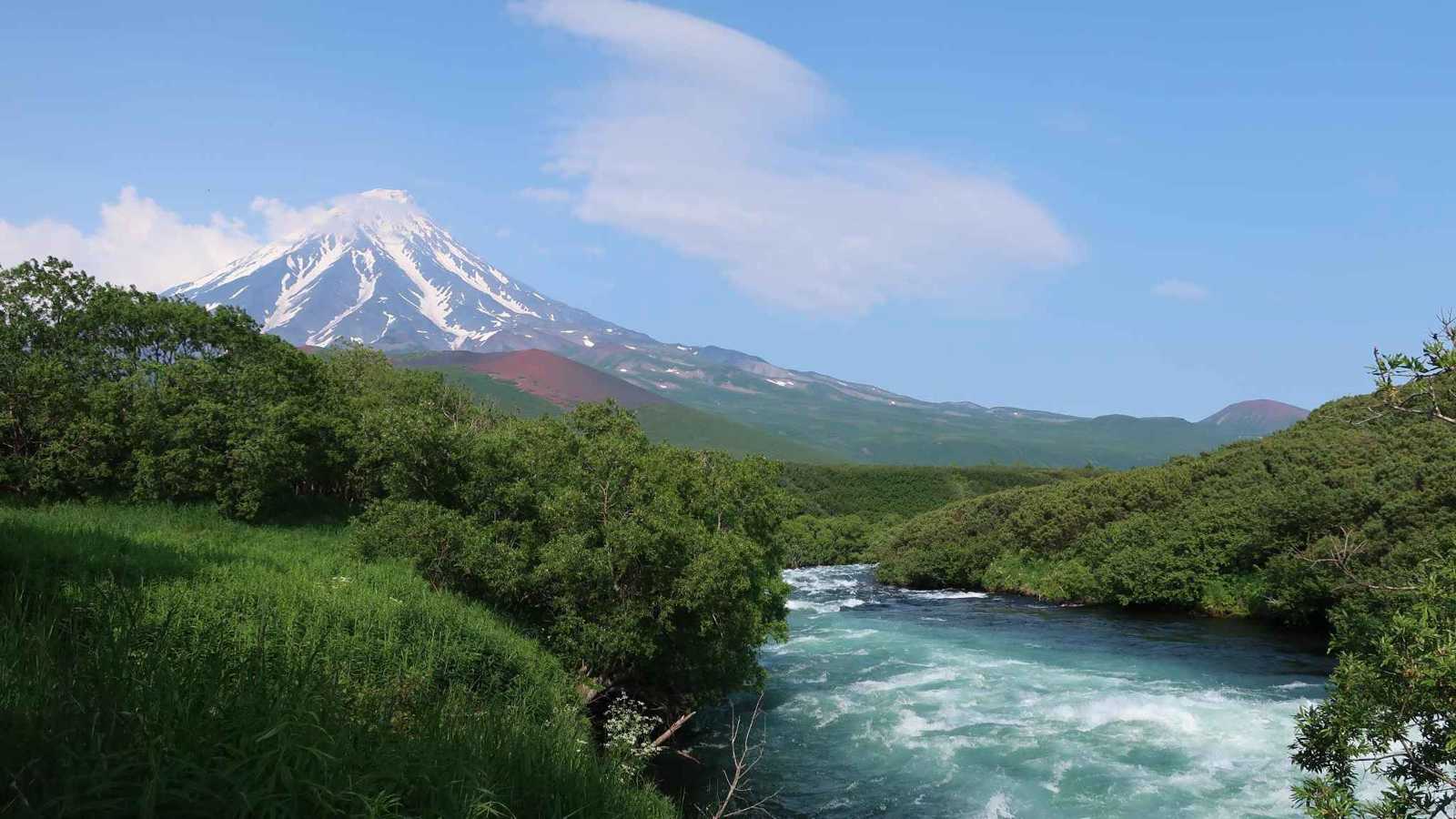 أرض البراكين والمياه الحارة.. ماذا تعرف عن كامتشاتكا؟ (فيديو وصور)