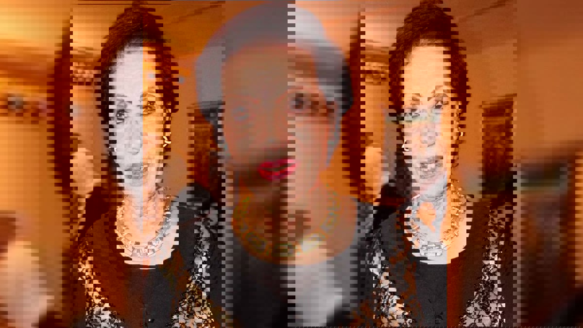 نجوم الفن يشاركون في عزاء الفنانة المصرية رجاء حسين (صور)