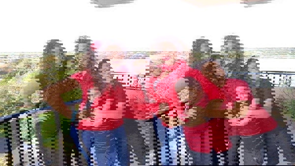 انهيار سوزان نجم الدين من البكاء بعد رؤية أبنائها لأول مرة منذ 5 سنوات 