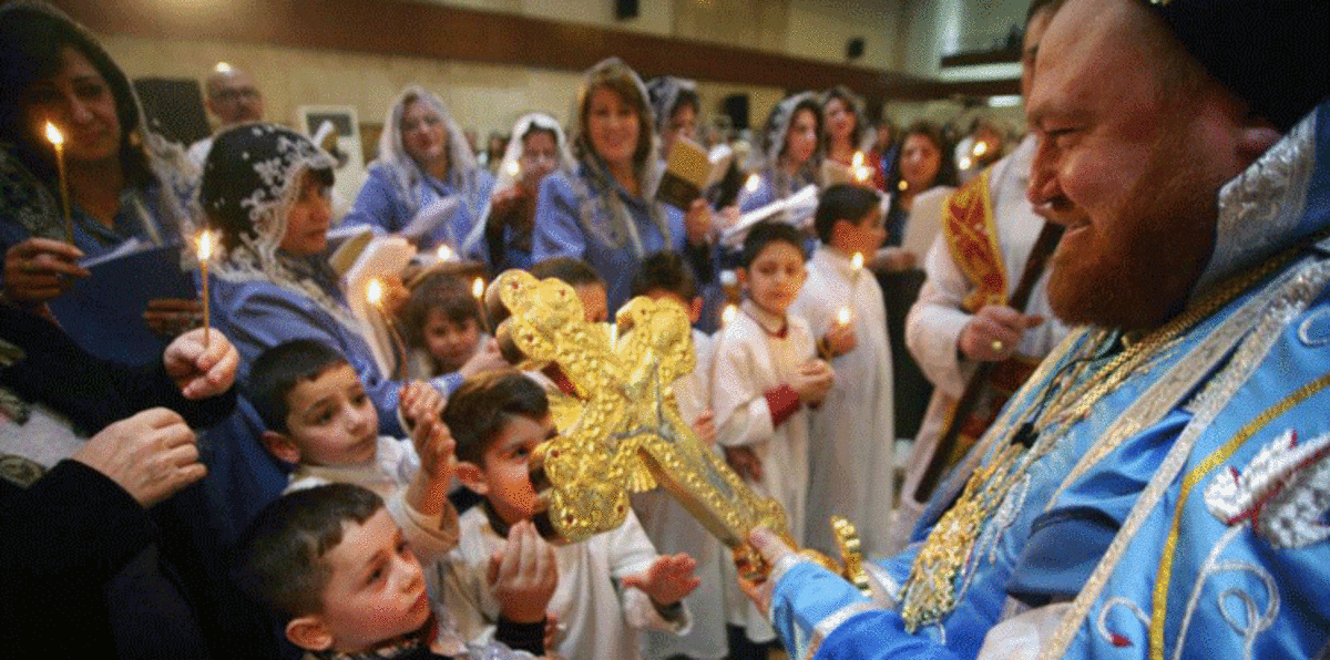 مسيحيون عراقيون يحتفلون بأول عيد للميلاد قرب الموصل بعد تقهقر داعش