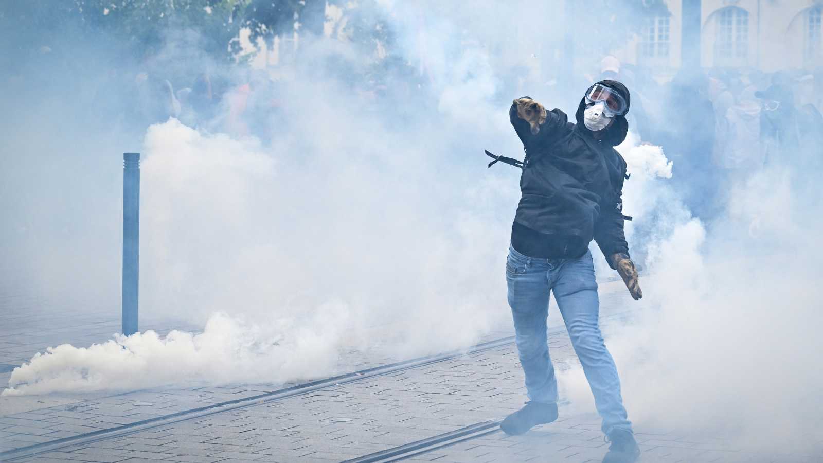 عاصفة الشارع.. فرنسا تستعد لأسبوع ساخن من التعبئة والإضرابات