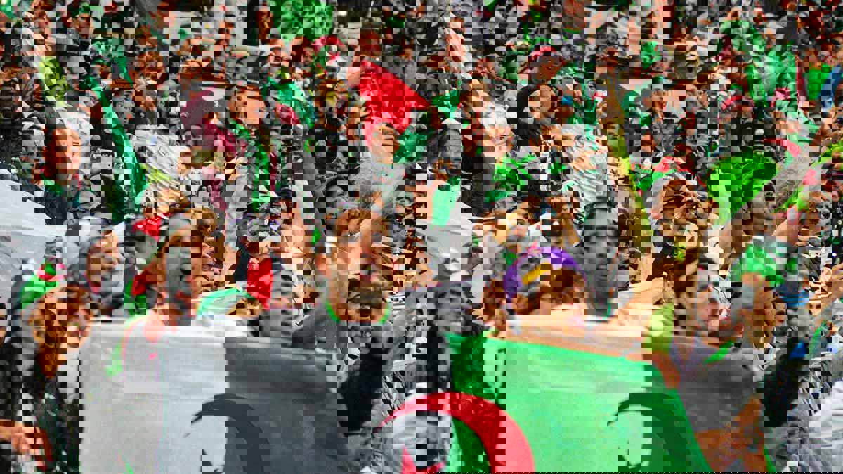 رياضة بطابع سياسي.. "حراك الملاعب" يحرج السلطات الجزائرية (فيديو)