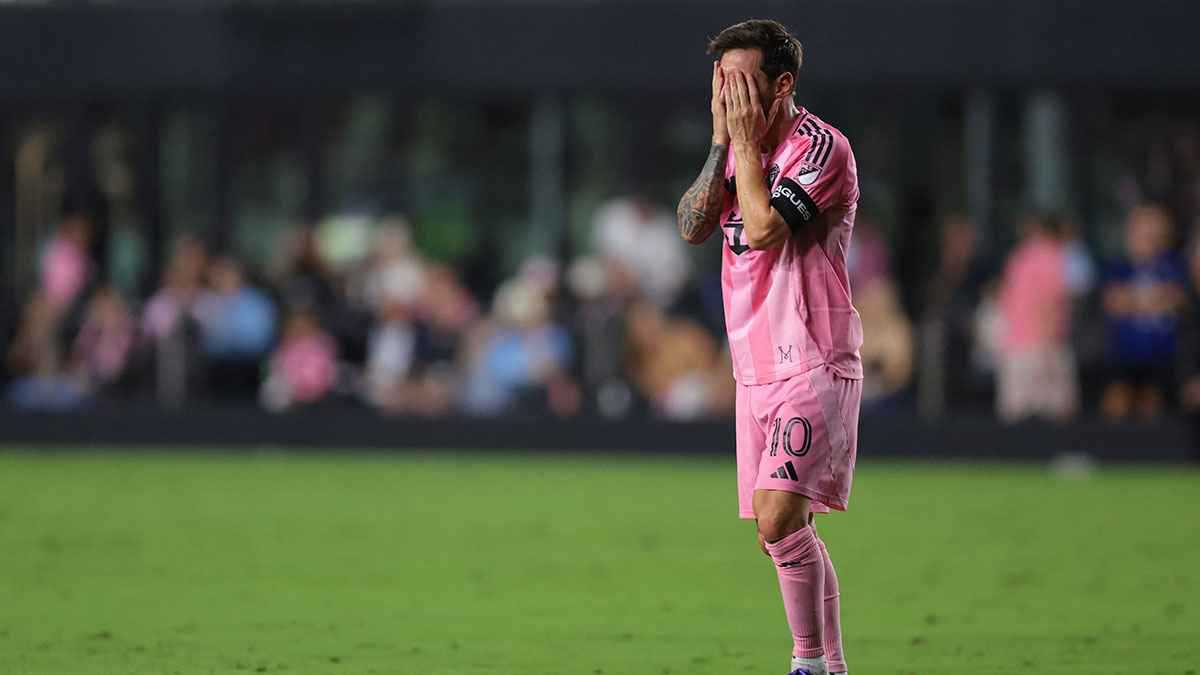 أخبره ولم يستمع.. حارس إنتر ميامي يدفع ثمن "عصيان" أوامر ميسي (فيديو)