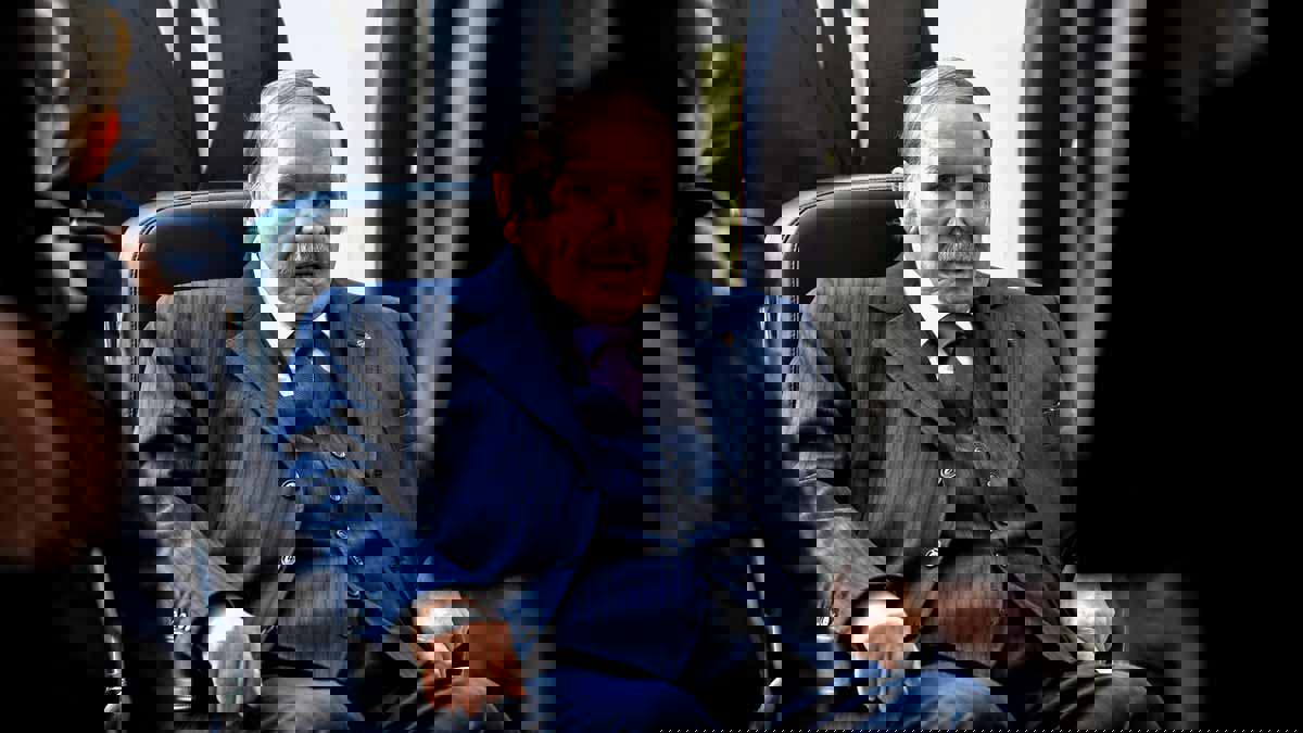 الجزائر.. لماذا يصرّ بوتفليقة على تمديد فترة رئاسته؟