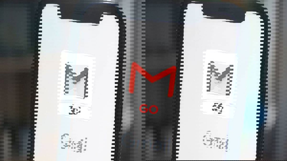 تحذير لمستخدمي هوت ميل وغوغل من رسائل "طرود" مزيفة