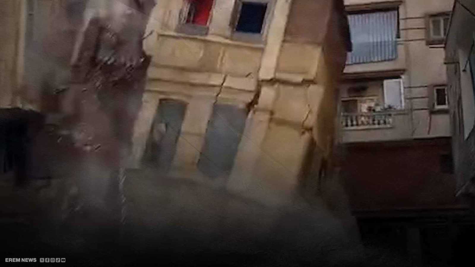 لحظات مرعبة لانهيار جزئي من مبنى قديم في مصر