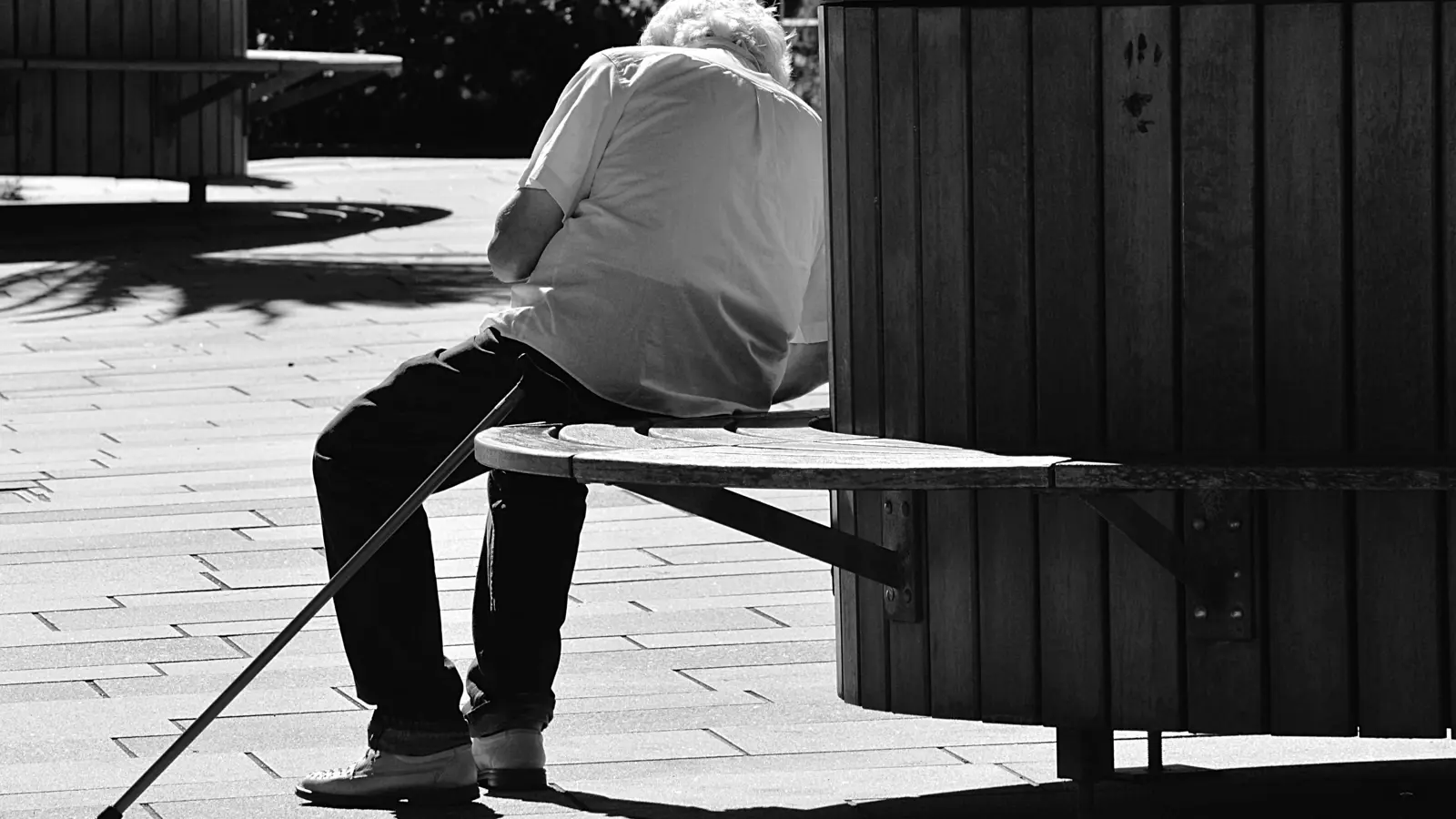 كيف يساعد التفكير الإيجابي المسنين على تعافي بعد السقوط؟