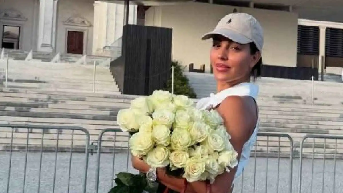 زيارة السيدة فاطمة.. جورجينا رودريغز تفاجئ متابعيها (فيديو)