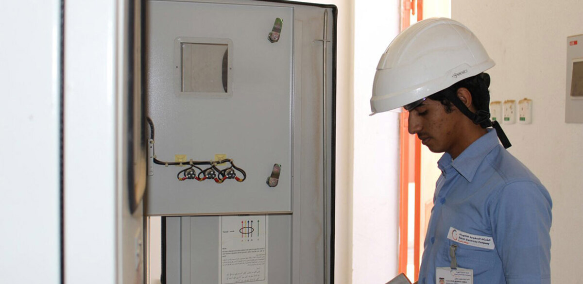 لهذا السبب.. قررت "السعودية للكهرباء" إعادة قراء العدادات المفصولين