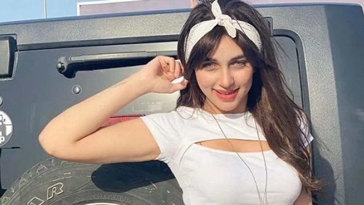 مصر.. انهيار فتاة "التيك توك" منار سامي أثناء المحاكمة