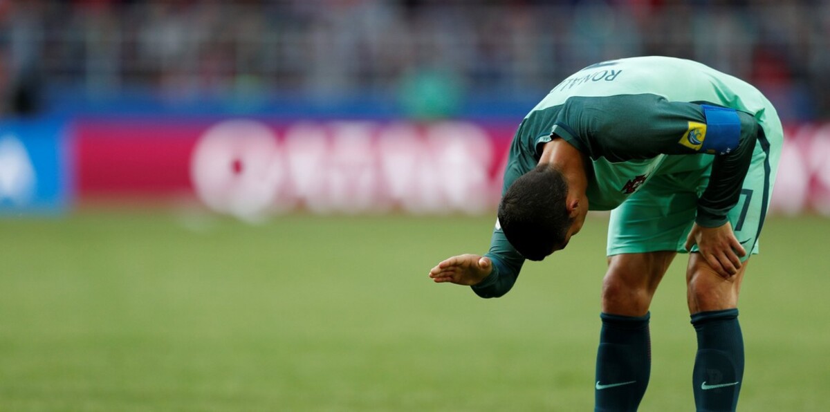 رونالدو يتلقى عرضًا للزواج في الملعب (فيديو)