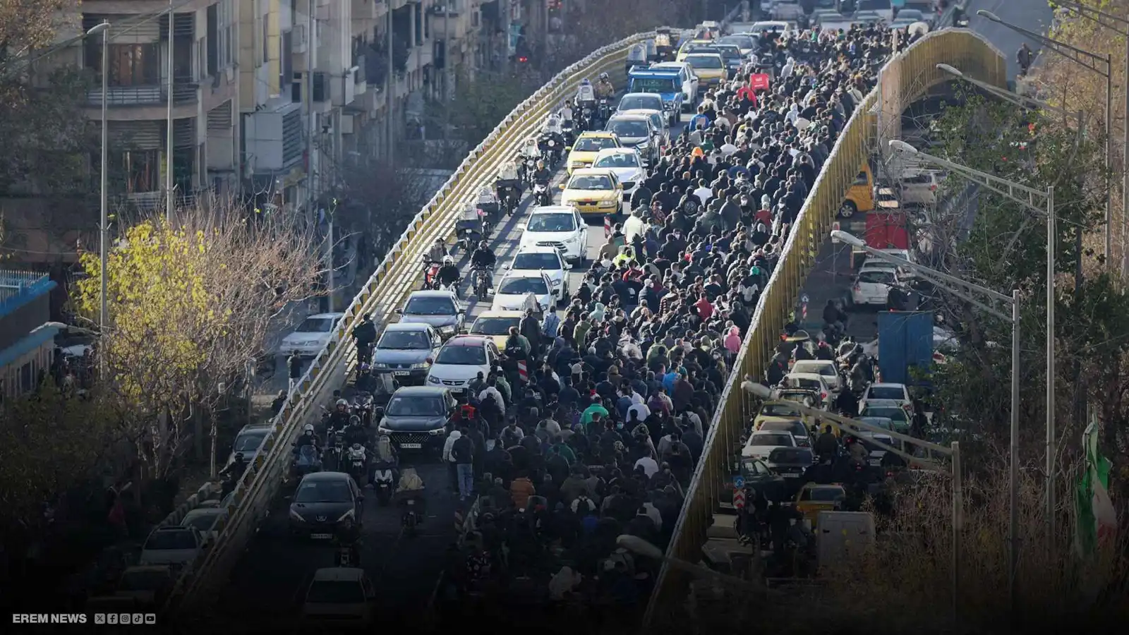 شارع غاضب واقتصاد منهار.. إيران على حافة الانفجار