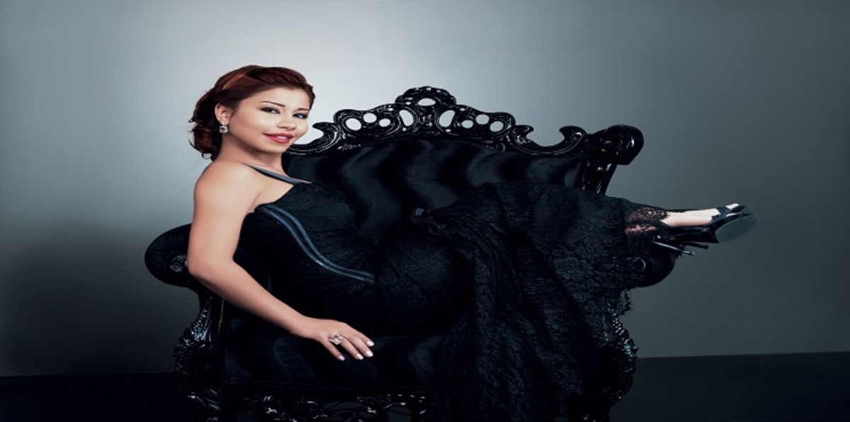 شيرين تعود بقوة من جزر الكناري مع حسام حبيب