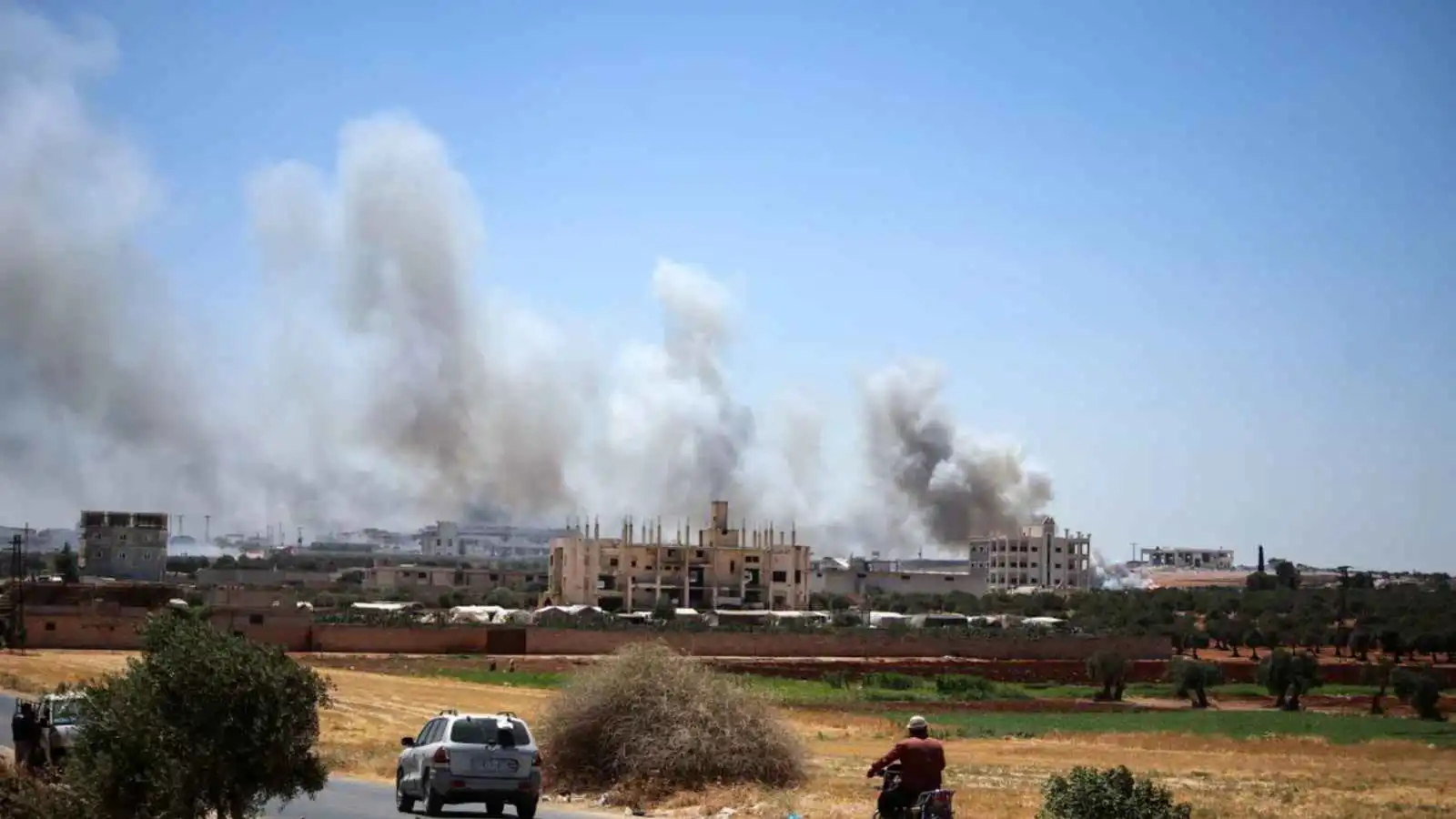 قتيل إثر غارة شنها "طيران مجهول" في ريف إدلب السورية (صور)