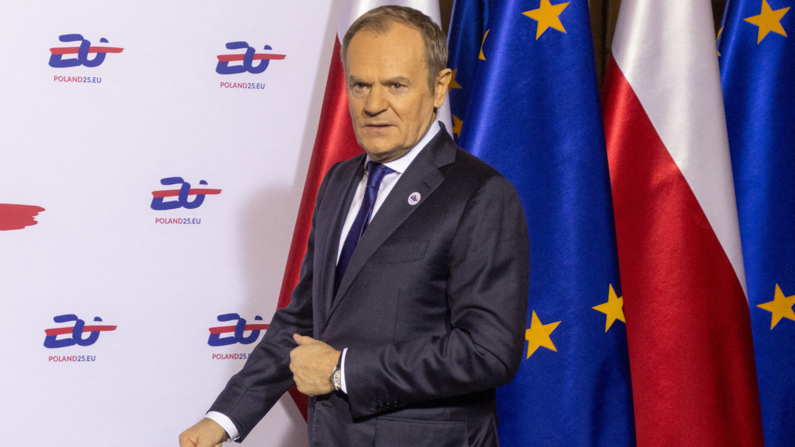 توسك يعيد تشكيل حكومته قبل تنصيب رئيس بولندا الجديد