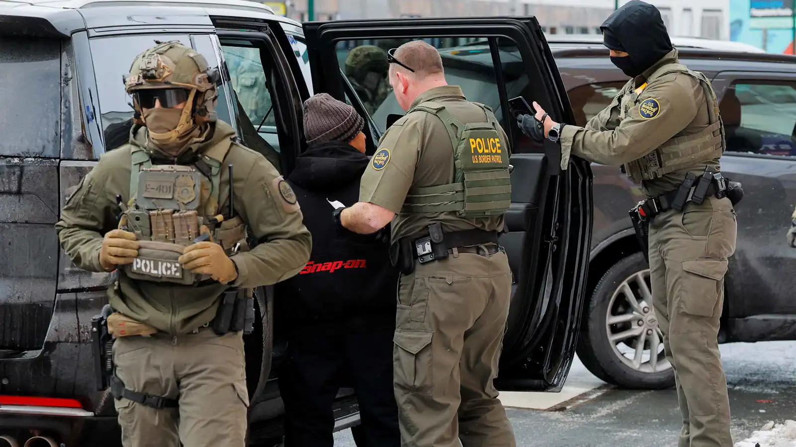 المكسيك تطلب توضيح ملابسات وفاة أحد مواطنيها لدى شرطة الهجرة الأمريكية