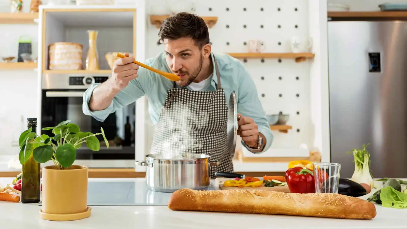 هل يمكن لأطعمة معيّنة أن تعزّز مستويات التستوستيرون؟