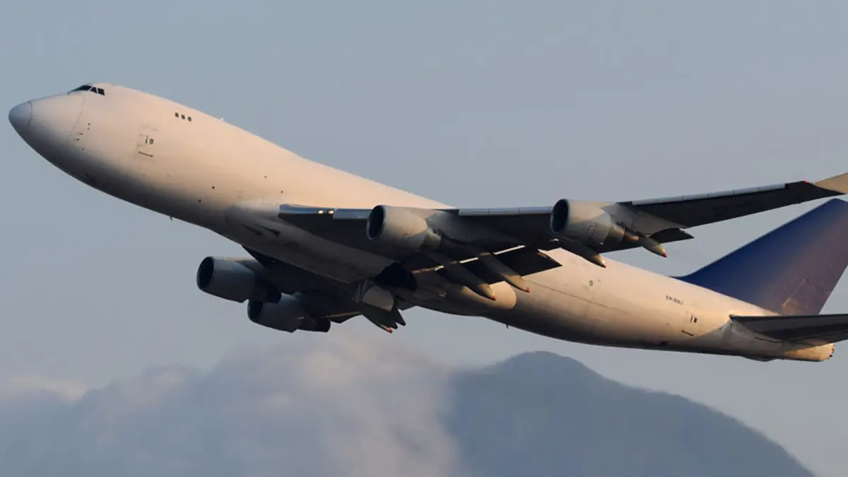 موقع عسكري يرصد طائرة نقلت شحنة "مشبوهة" من تركيا إلى مصراتة الليبية (صور)