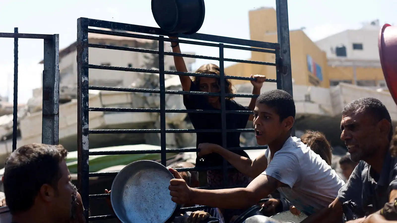 تحذير أوروبي من تعليق إسرائيل عمل منظمات في غزة