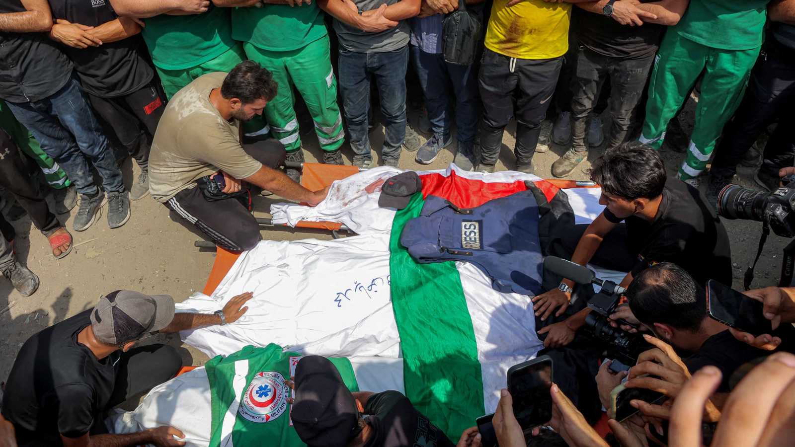 الاتحاد الأوروبي يندد بمقتل 5 صحفيين فلسطينيين في غارة إسرائيلية