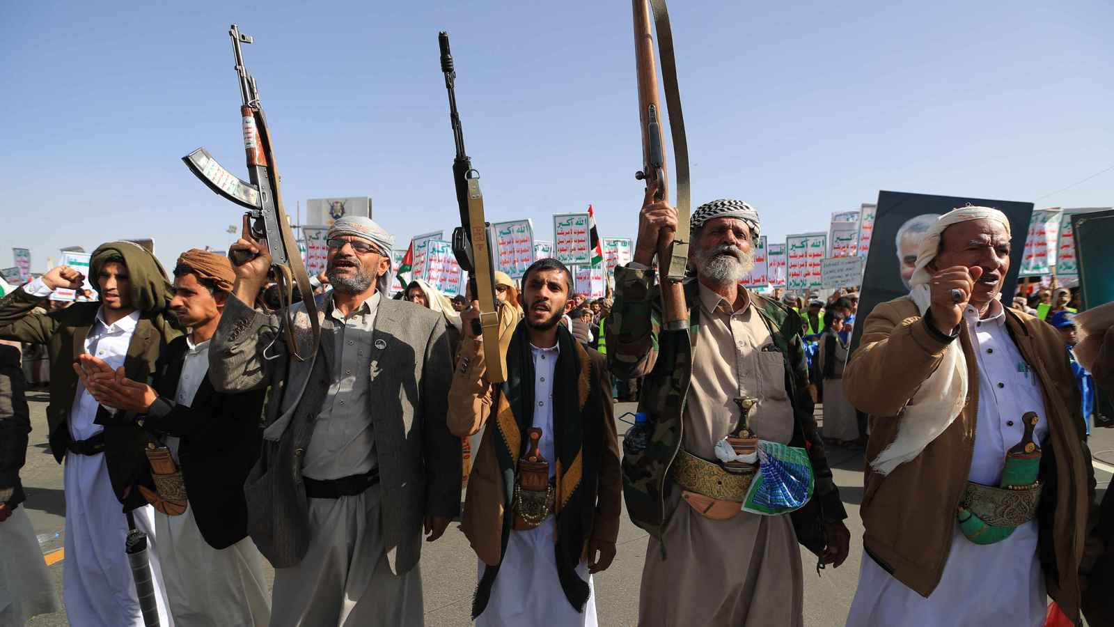 قيادي حوثي يعلن عن تحضيرات لتوسيع الهجمات على إسرائيل