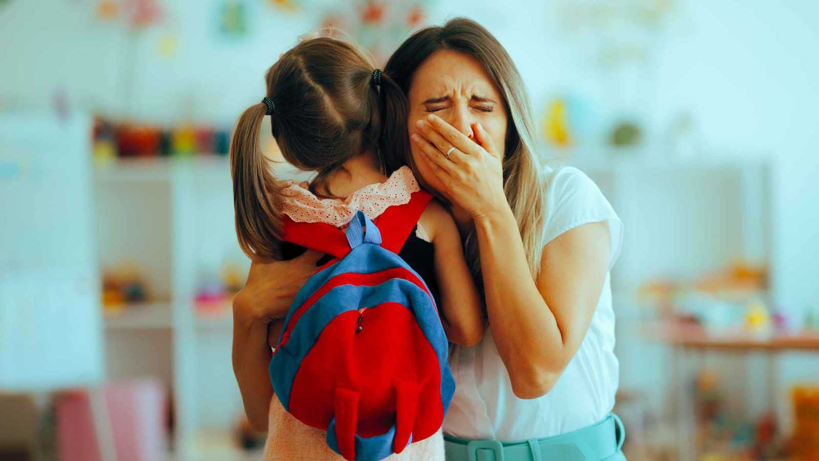 بالدعم أم التجاهل.. كيف تواجه قلق انفصال طفلك؟