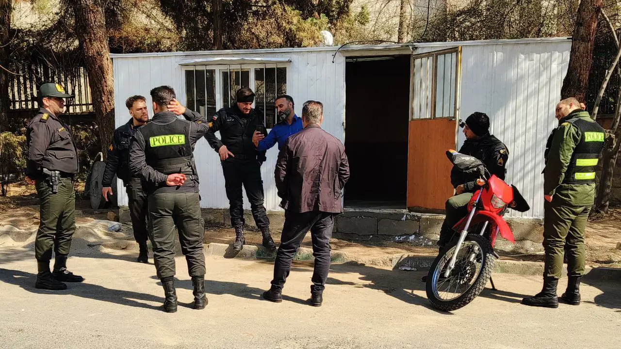 طلبة جامعة طهران يواصلون احتجاجاتهم على مقتل طالب (فيديو)