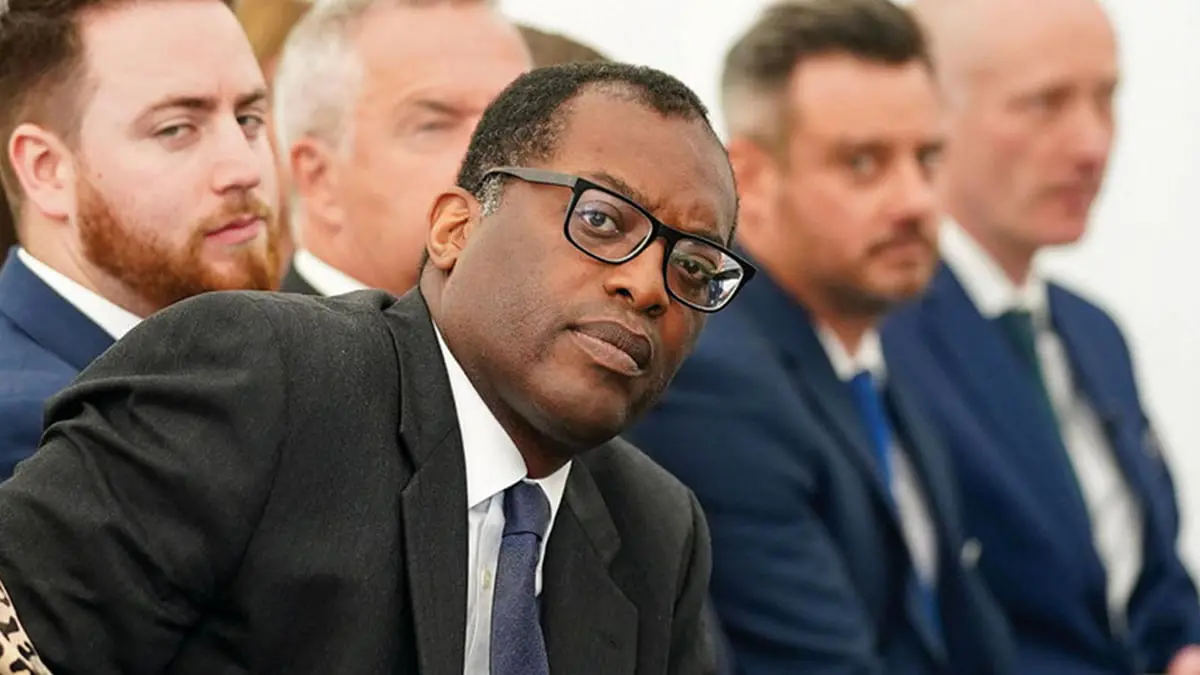 الحكومة البريطانية تتراجع عن قرارها خفض ضريبة الدخل على الأثرياء