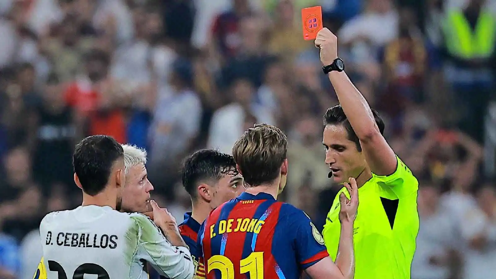 خطأ كارثي من حكام الـvar في مباراة ريال مدريد وبرشلونة (صور)