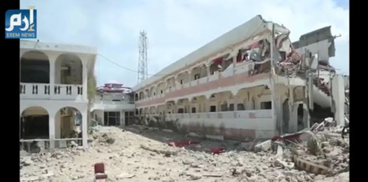 فيديو.. قتلى وجرحى بتفجير قرب المجمع الرئاسي في مقديشو