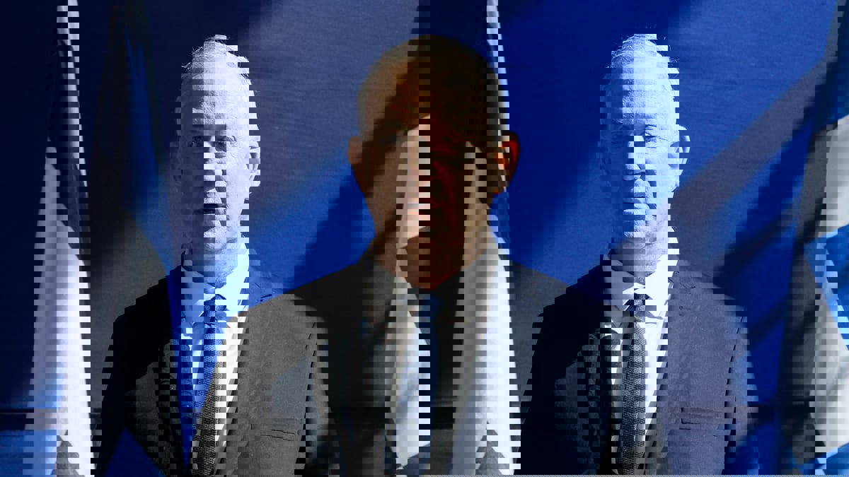 غانتس: إيران على بعد أسابيع قليلة من إنتاج مواد تكفي لصنع قنبلة نووية