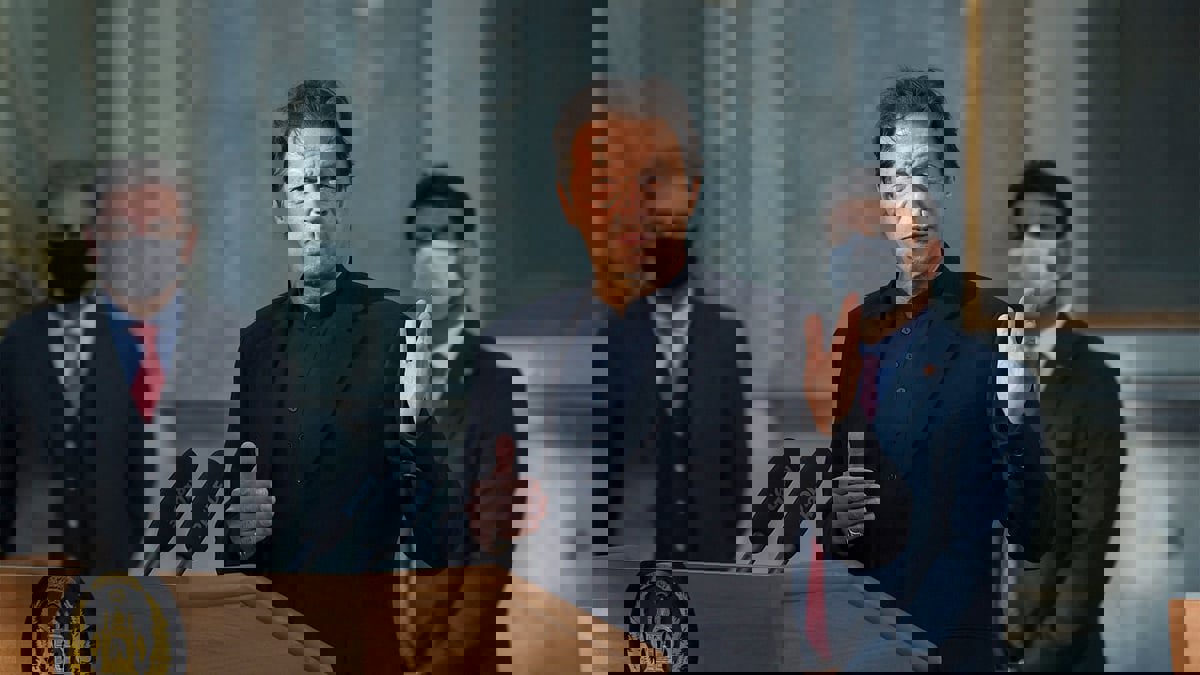 استقالة نواب حزب عمران خان من البرلمان الباكستاني