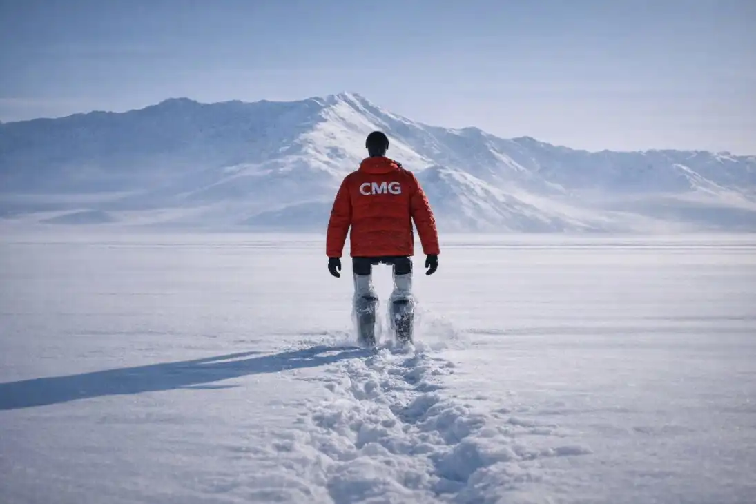 الروبوت الصيني يمشي على الجليد