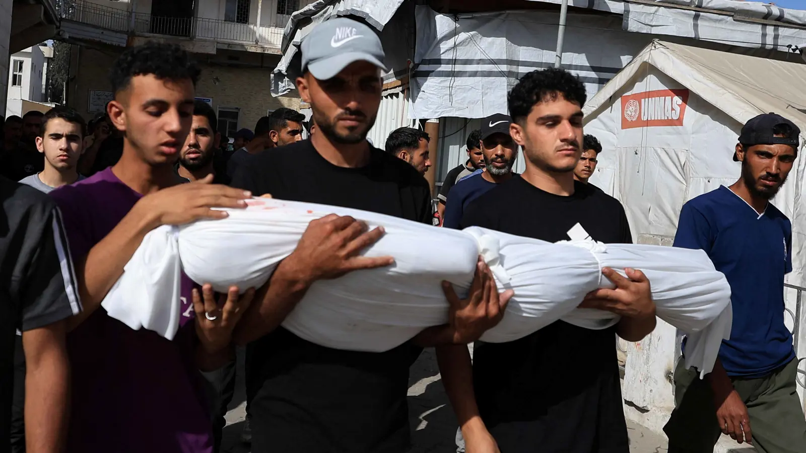 تصاعد استهداف المدنيين في غزة.. هل يقود لتحوّل بمسار الحرب؟