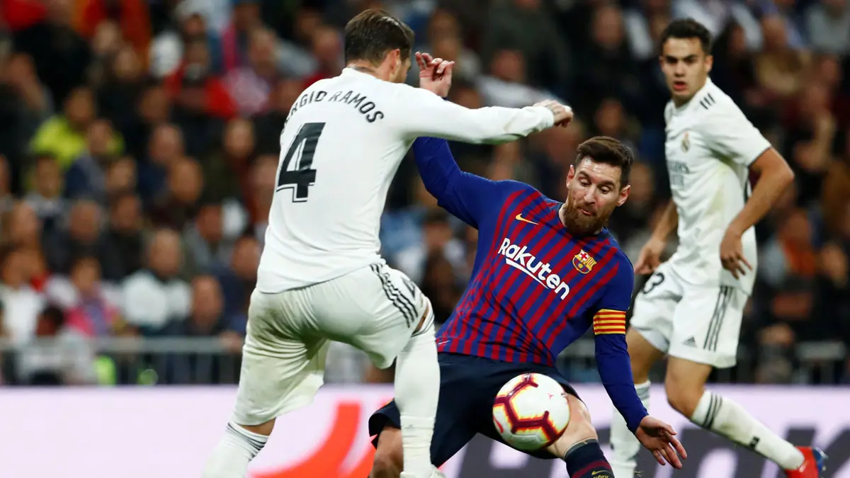 مباراة ريال مدريد ضد برشلونة.. راموس يضرب ميسي واشتباك بين الثنائي (فيديو وصور)
