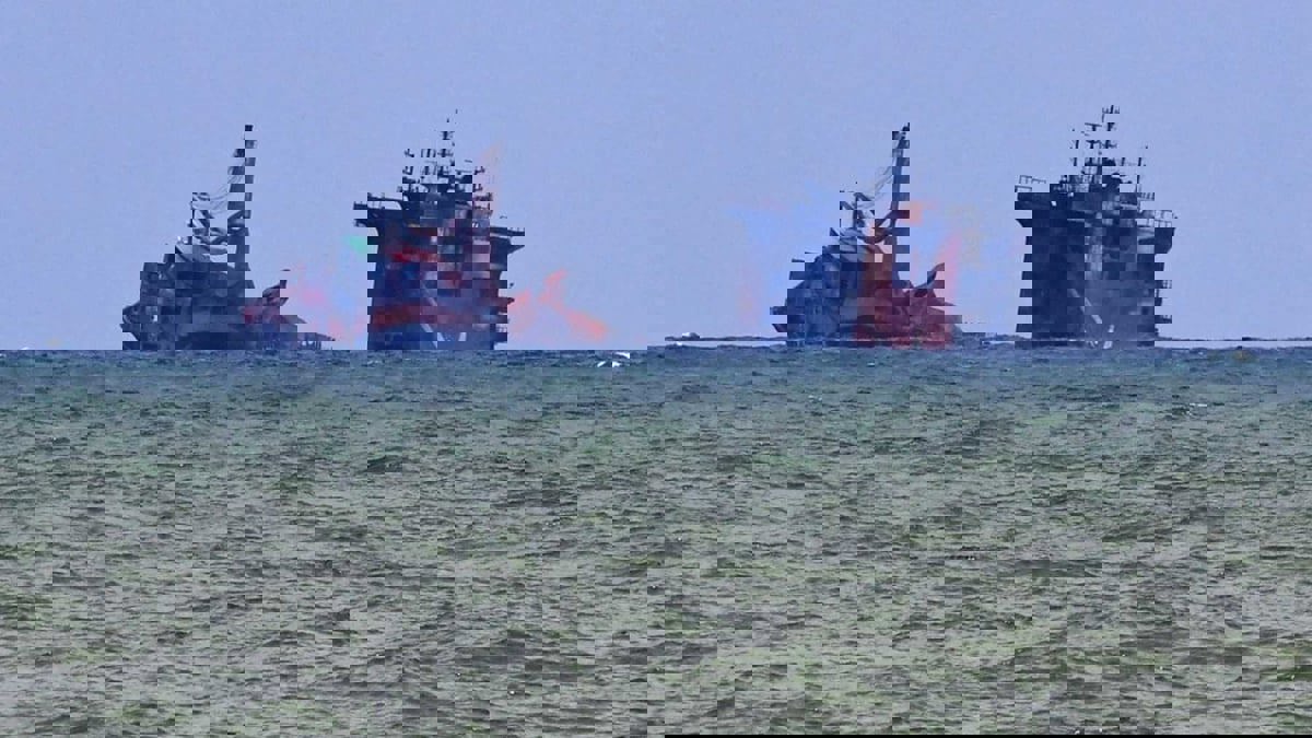 العراق.. غرق سفينة عسكرية في قاعدة أم قصر البحرية