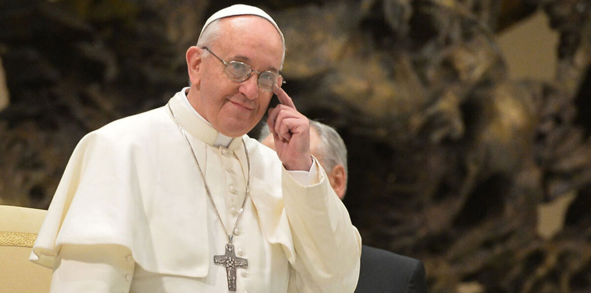 البابا فرنسيس ينتقد رجال الدين الذين يلتقطون الصور بهواتفهم أثناء القداس