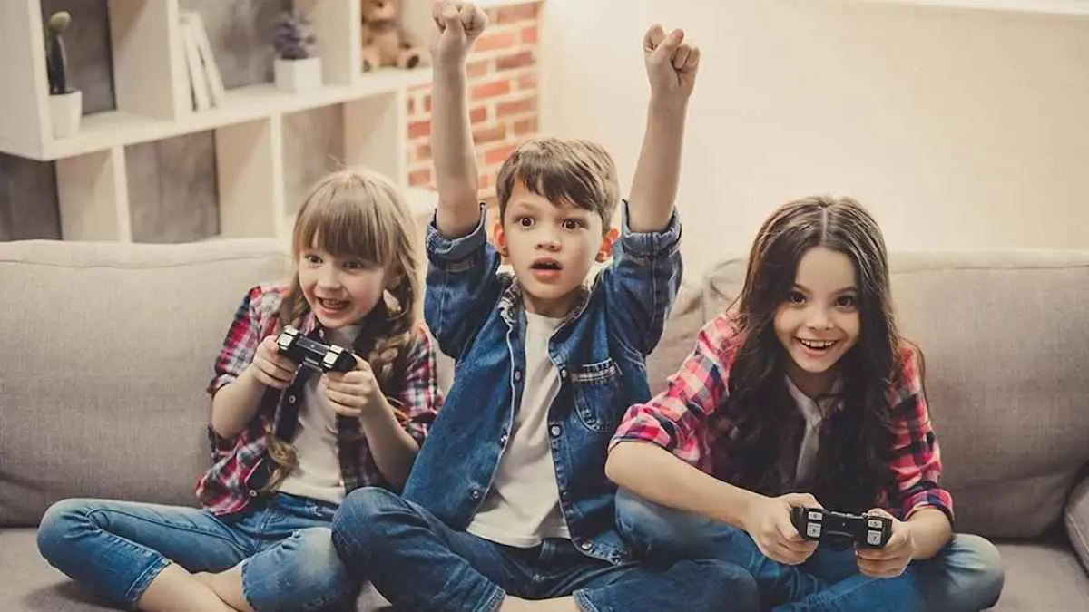 ما الآثار الإيجابية والسلبية للألعاب الإلكترونية على الصحة النفسية؟