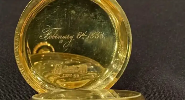 الساعة التي ستعرض في المزاد