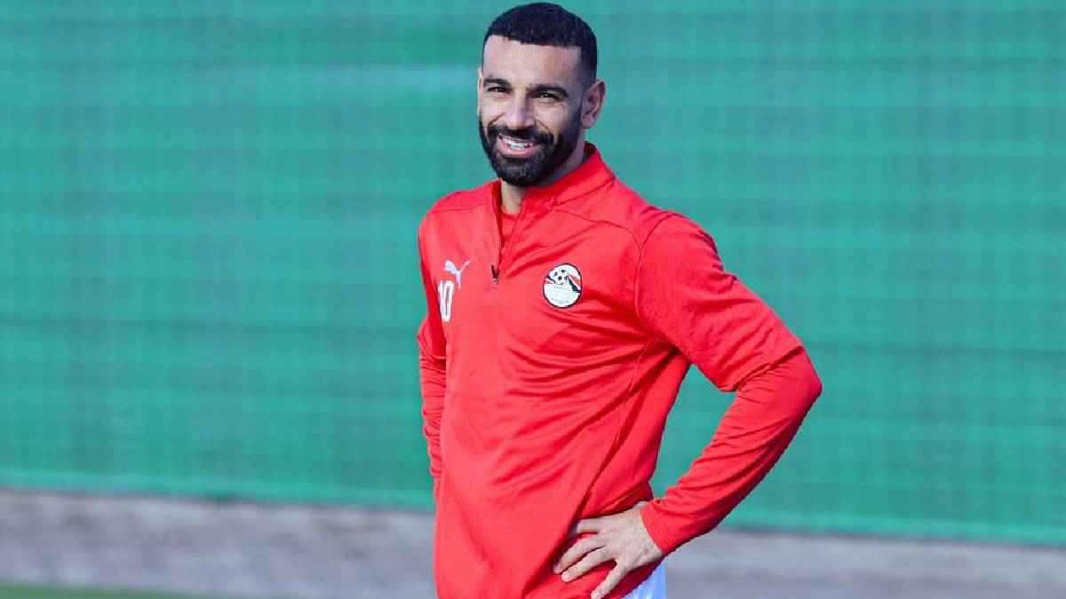 هل يضحي الهلال بنجمه للتعاقد مع محمد صلاح؟ 