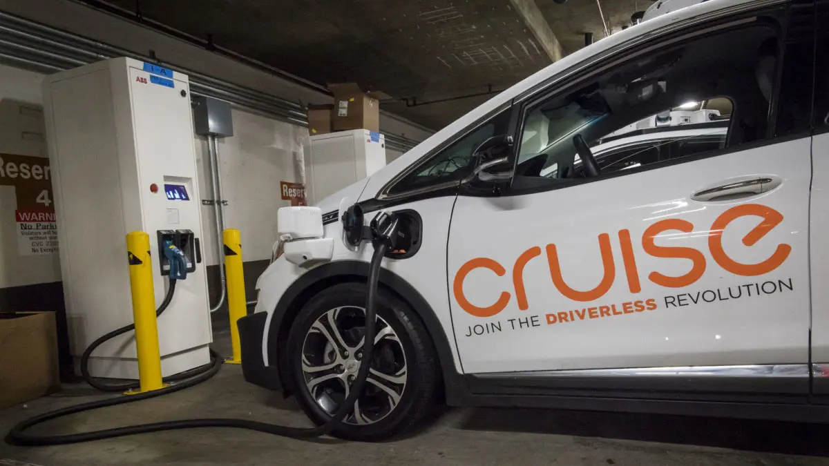 "مايكروسوفت" تتعاون مع "كروز " و"جنرال موتورز" في سوق السيارات ذاتية القيادة