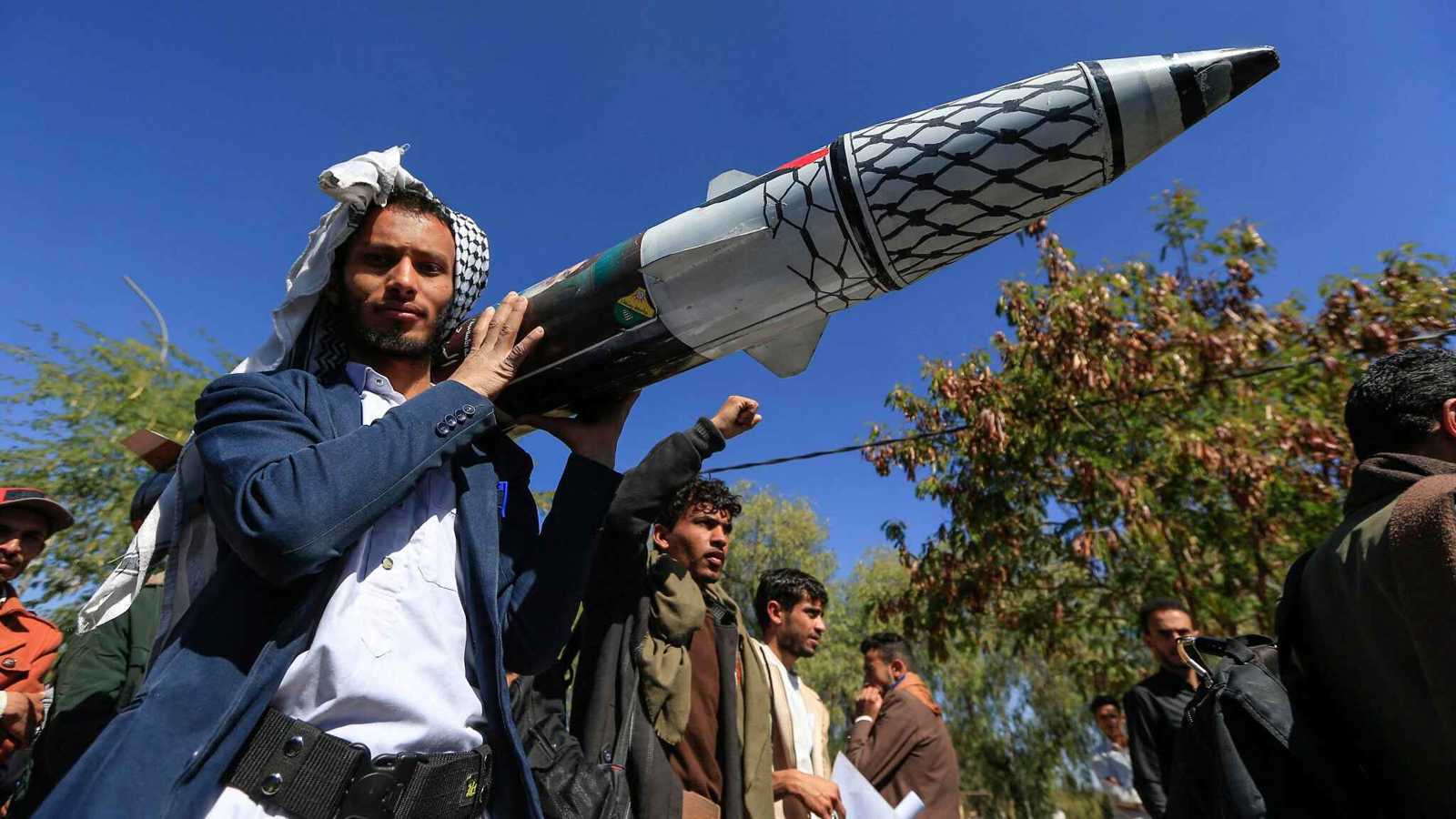 بضوء أخضر من طهران.. "تفاهمات" دفعت الحوثيين لتجميد هجماتهم على إسرائيل