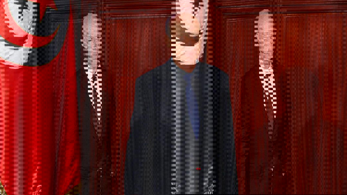 دعوة الرئيس التونسي قيس سعيّد للتبرع بيوم عمل تثير جدلًا واسعًا