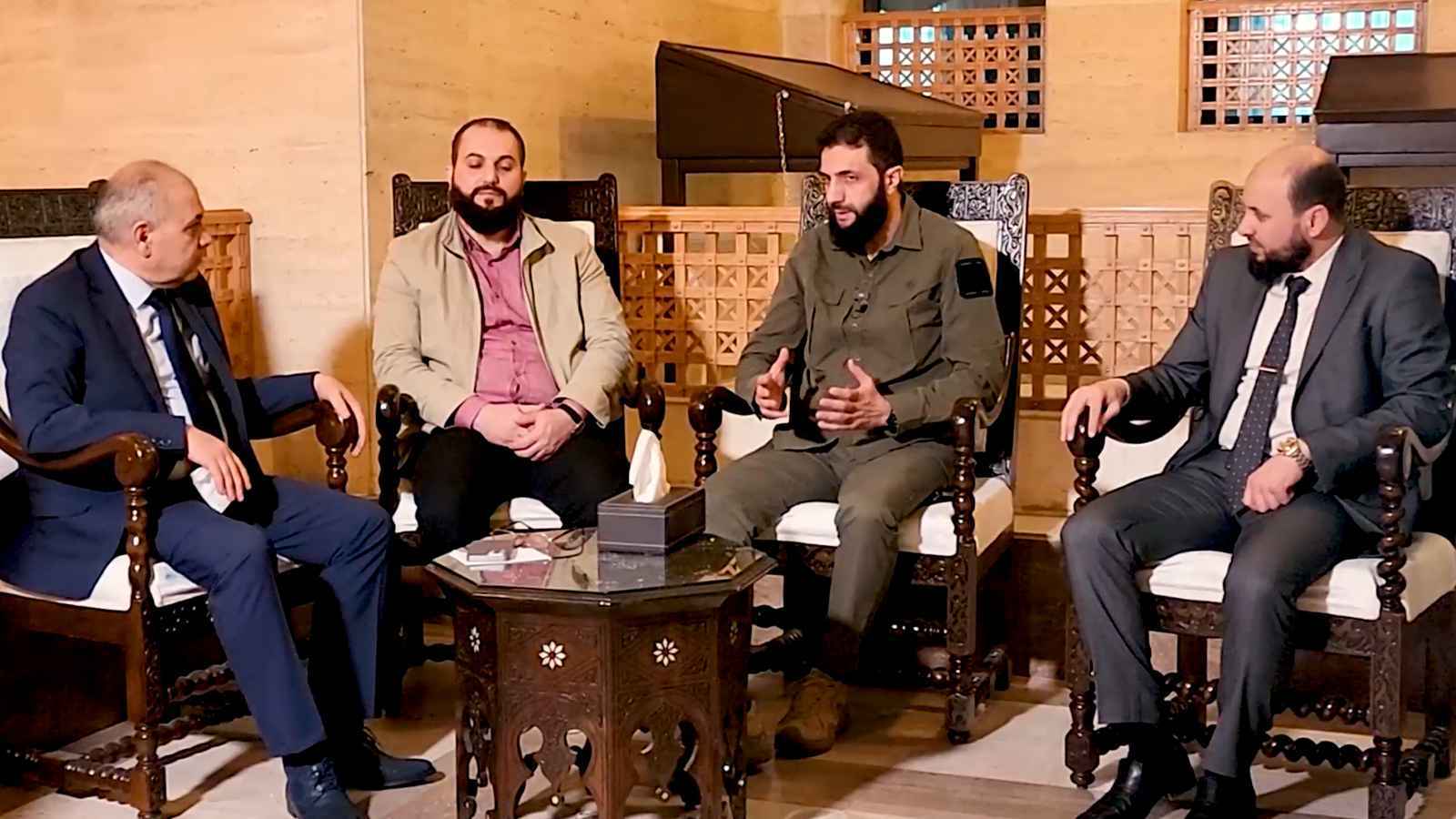 بحضور البشير.. أول لقاء بين الجولاني ورئيس الحكومة السورية (فيديو)