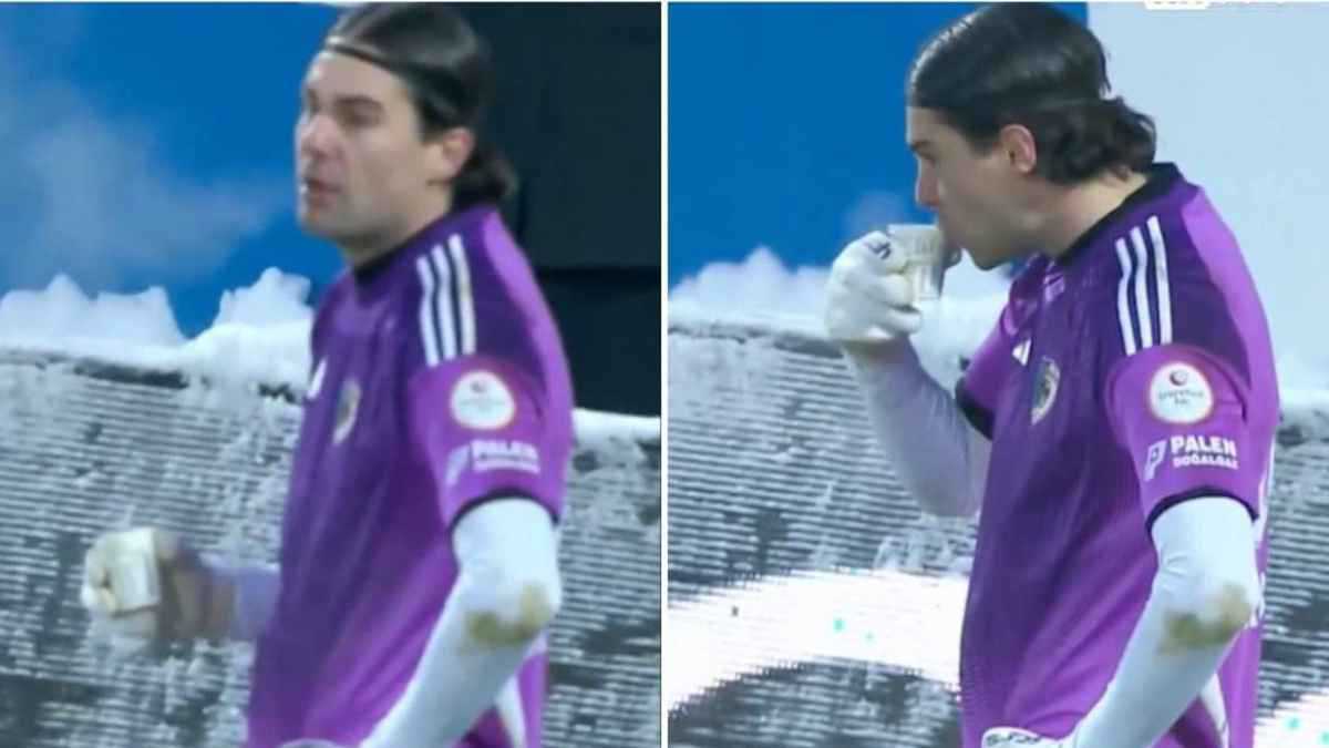 بسبب البرودة الشديدة.. حارس مرمى تركي يشرب الشاي خلال المباراة (فيديو)