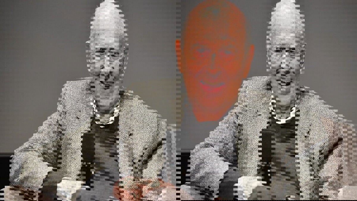 وفاة رائد الكوميديا الأمريكية كارل راينر عن 98 عامًا